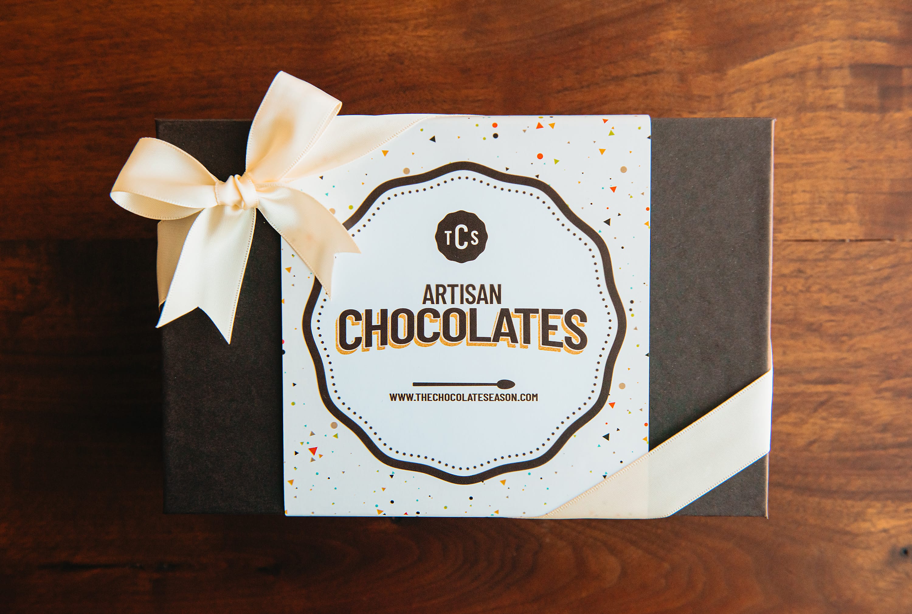 Valrhona 15 Piece Bonbons Chocolate Gift Box (Dark) – Bar & Cocoa